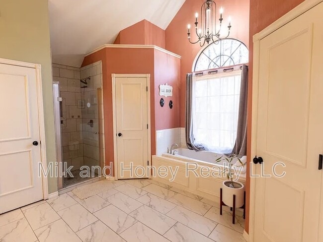 property at 1412 Woodbury Cir