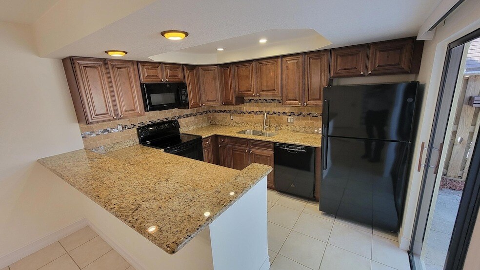 117 1st Ct in Palm Beach Gardens, FL - Building Photo