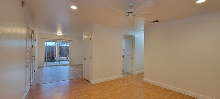 4253 White River Ct in Redding, CA - Building Photo - Building Photo