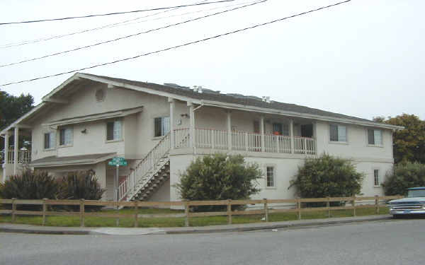 475-481 Willow Ave in Half Moon Bay, CA - Foto de edificio - Building Photo