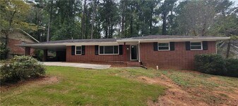 1933 Silvastone Dr in Decatur, GA - Building Photo