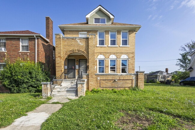 property at 2952 Waverly St