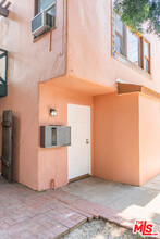 1004 1/2 N Ogden Dr in West Hollywood, CA - Building Photo - Building Photo