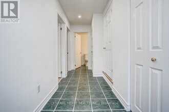 36 Sherwood Forest Dr in Markham, ON - Building Photo - Building Photo