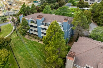 Saddleback in Daly City, CA - Foto de edificio - Building Photo
