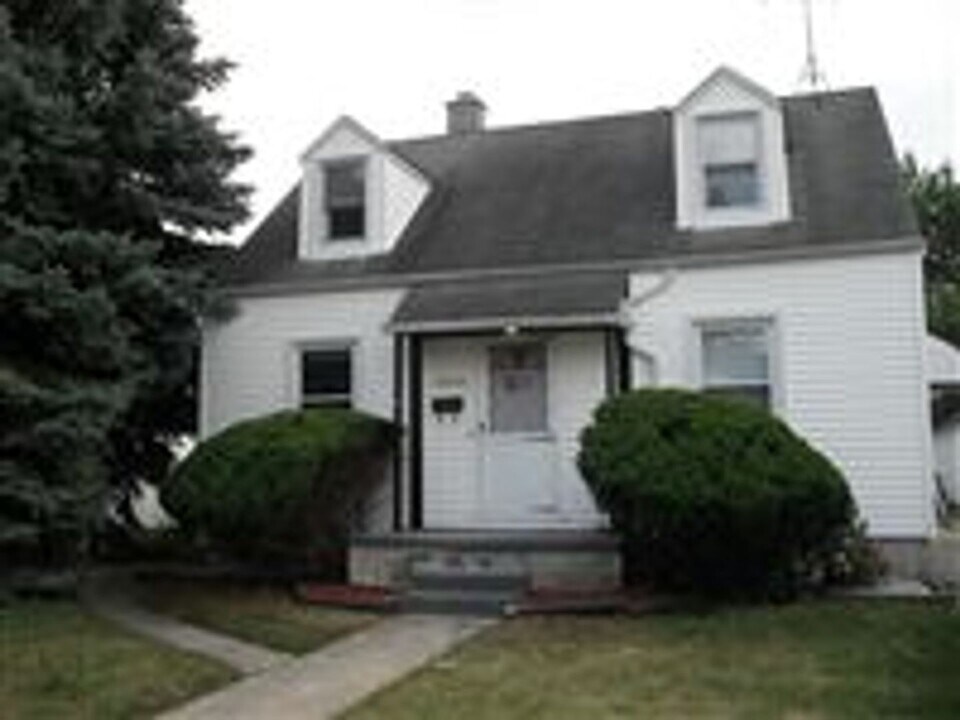 15354 Evergreen Ave in Eastpointe, MI - Building Photo