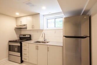 34 Robindale Ave in Toronto, ON - Building Photo - Building Photo