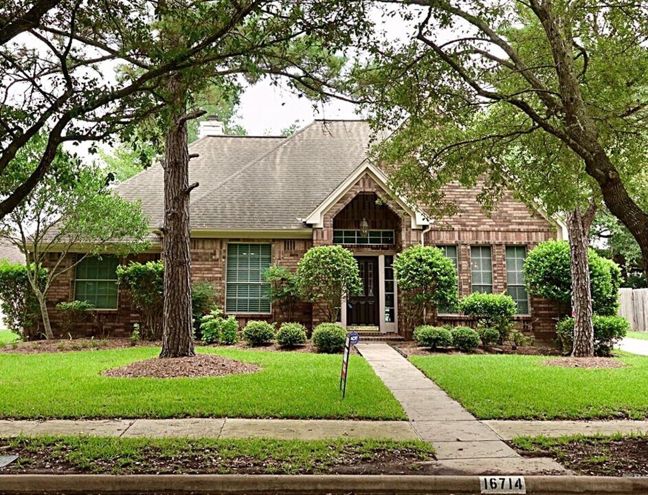 16714 Rustic Colony Dr in Sugar Land, TX - Building Photo