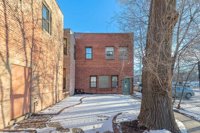 2641 N Clybourn Ave in Chicago, IL - Building Photo - Building Photo