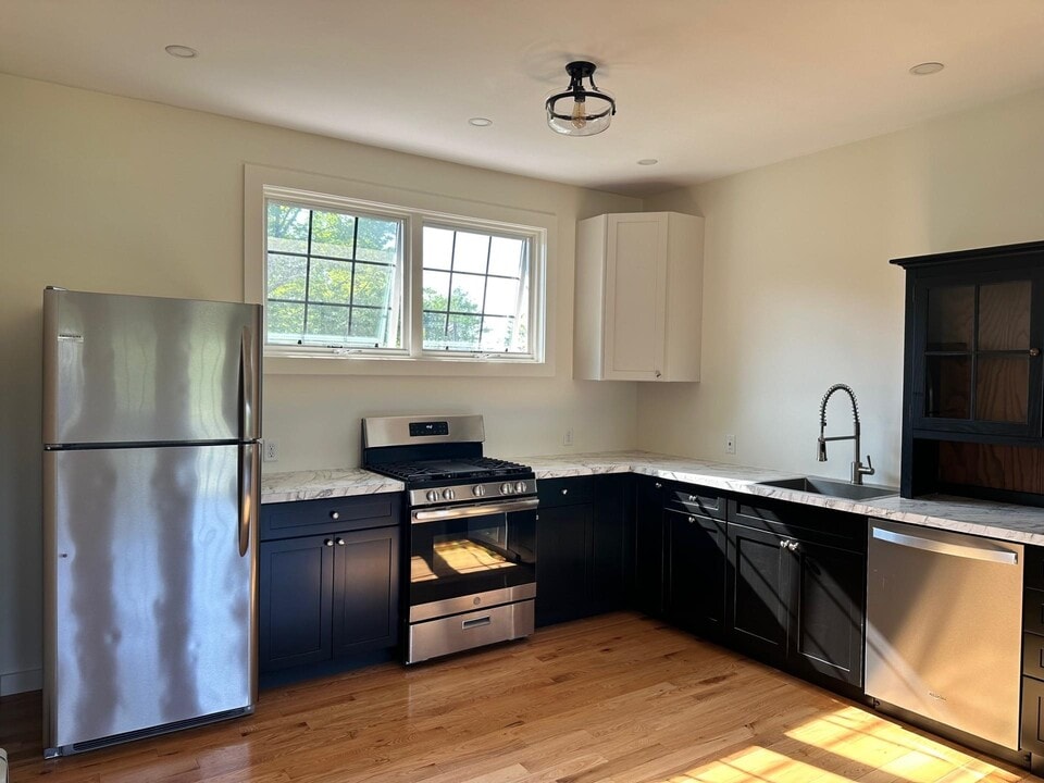 100 Stark Hwy S in Dunbarton, NH - Building Photo