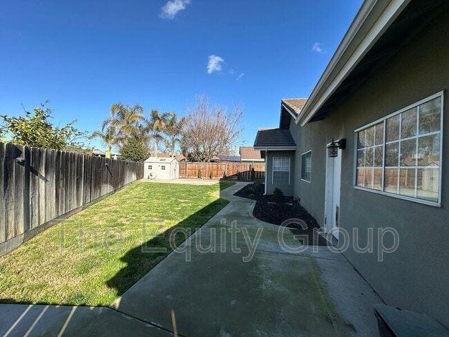 540 W Birch Ct in Hanford, CA - Building Photo - Building Photo