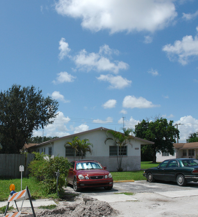 6326-6328 SW 27th St in Miramar, FL - Foto de edificio - Building Photo