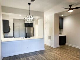 Four Park Place in Austin, TX - Building Photo