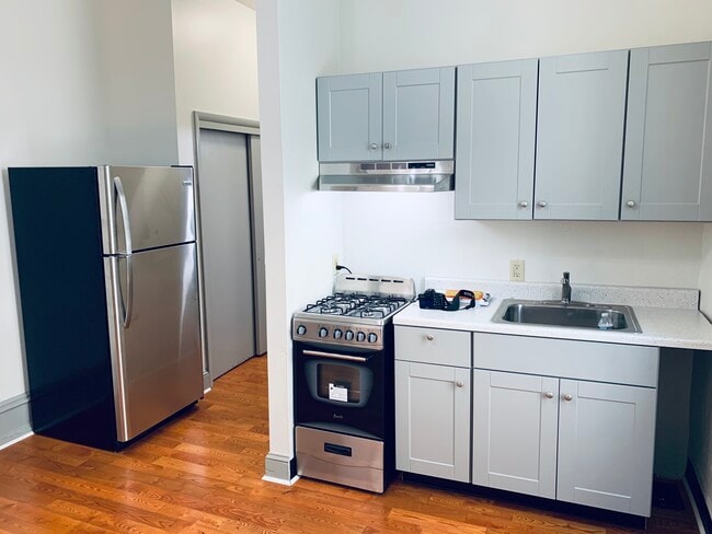 157 N 21st St, Unit 2R in Philadelphia, PA - Building Photo - Building Photo