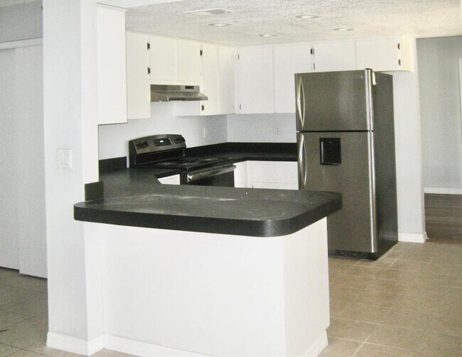 4398 Plumosa St in Spring Hill, FL - Foto de edificio - Building Photo