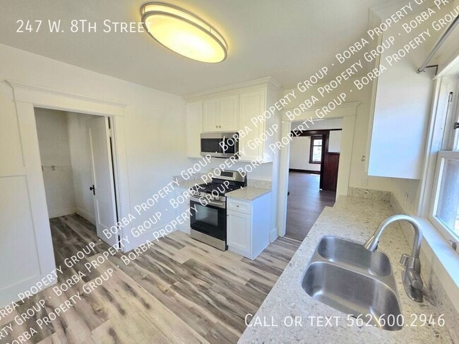 247 W 8th St in Long Beach, CA - Building Photo - Building Photo