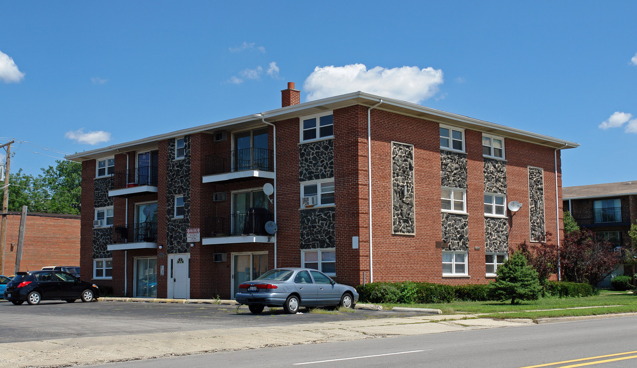 8302-8310 W 47th St in Lyons, IL - Building Photo