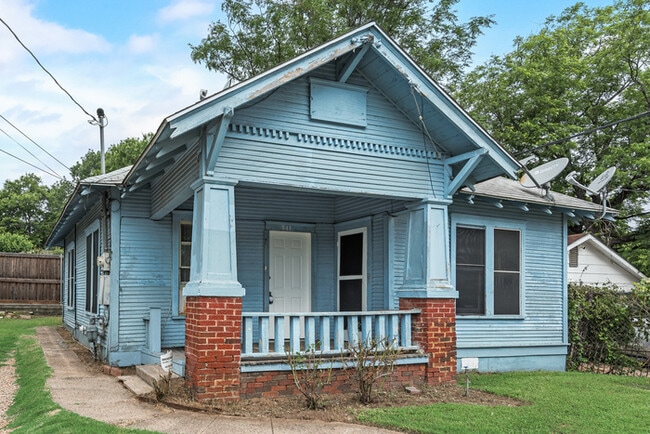 property at 511 Lansing St