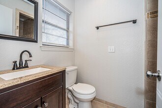 303 Annawood Dr in Yukon, OK - Building Photo - Building Photo