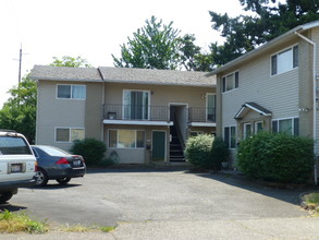 8902 SE Woodstock Blvd in Portland, OR - Building Photo - Building Photo