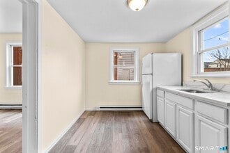 313 High St in New Britain, CT - Foto de edificio - Building Photo