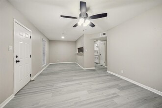 910 7th Ave N in Texas City, TX - Building Photo - Building Photo