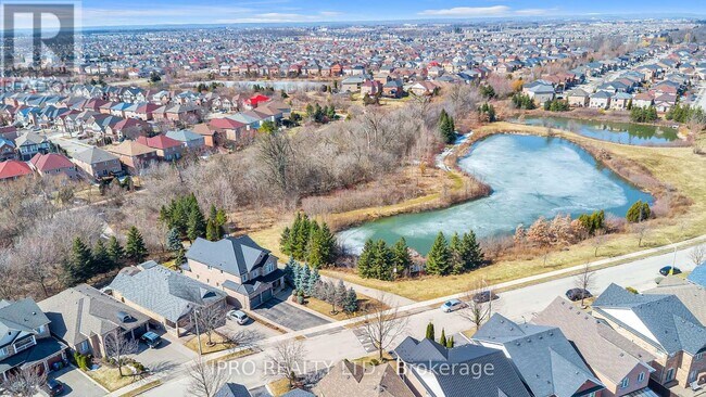 26 Beavervalley Dr in Brampton, ON - Building Photo - Building Photo