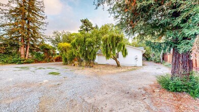 745 Acacia Ln in Santa Rosa, CA - Building Photo - Building Photo