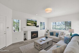 7710 E Gainey Ranch Rd in Scottsdale, AZ - Building Photo - Building Photo
