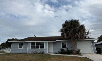 1517 SE Crown St in Port St. Lucie, FL - Building Photo