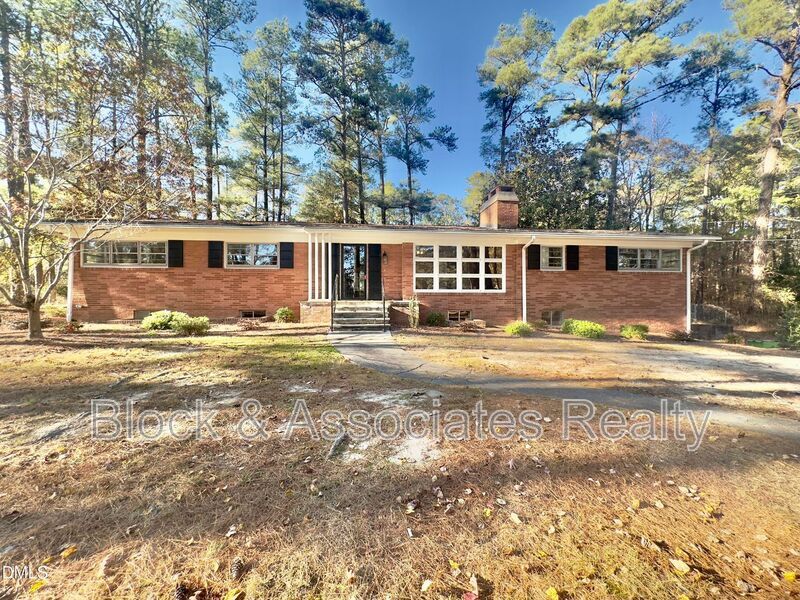 405 N Main St in Rolesville, NC - Building Photo