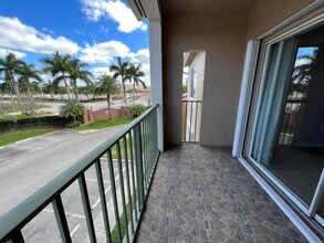7896 Sonoma Springs Cir in Greenacres, FL - Building Photo - Building Photo