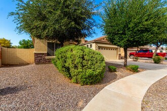 2806 E Trigger Way in Gilbert, AZ - Building Photo - Building Photo