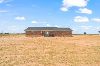 204 Lawrence St in Anton, TX - Building Photo - Building Photo