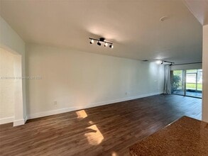8522 SW 103rd Ave in Miami, FL - Building Photo - Building Photo