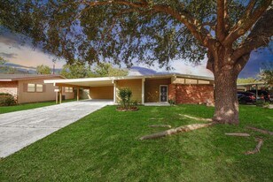 5326 Heatherbrook Dr in Houston, TX - Building Photo