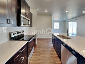 941 N Rivermist Pl in Star, ID - Building Photo - Building Photo
