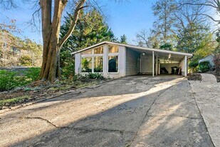 2123 Plaster Rd NE in Atlanta, GA - Building Photo