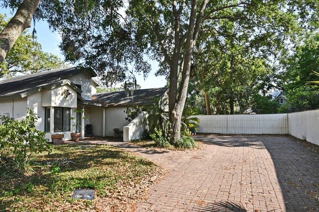 property at 621 Landings Pl