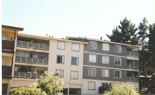 75 Ward Ct in Daly City, CA - Building Photo - Building Photo