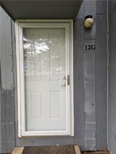 12 Cedar Ct in East Haven, CT - Foto de edificio - Building Photo