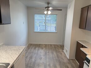 Century Square Townhomes in Taylor, MI - Building Photo - Building Photo