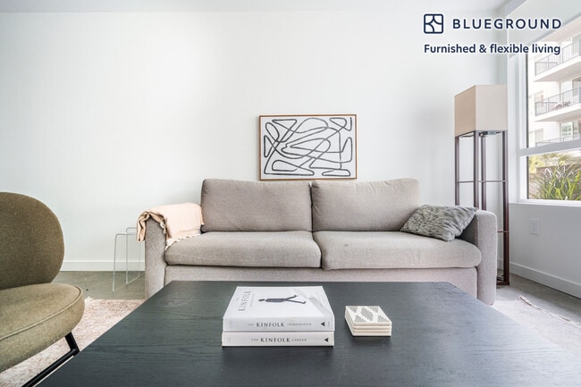 101 River Pk Dr in San Diego, CA - Building Photo - Building Photo