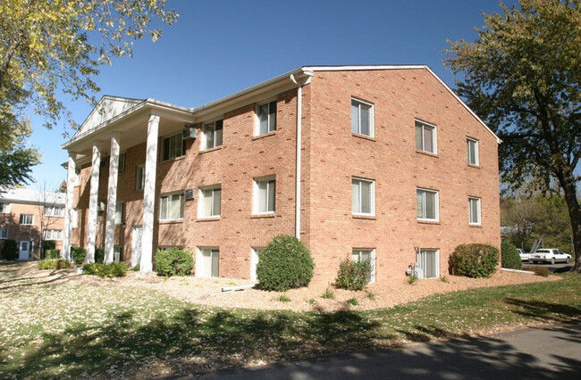 Colonial Terrace in Burnsville, MN - Foto de edificio - Building Photo