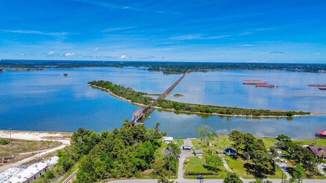 property at 17111 River Rd