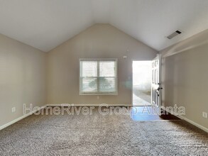 6711 Browns Mill Trail in Stonecrest, GA - Foto de edificio - Building Photo