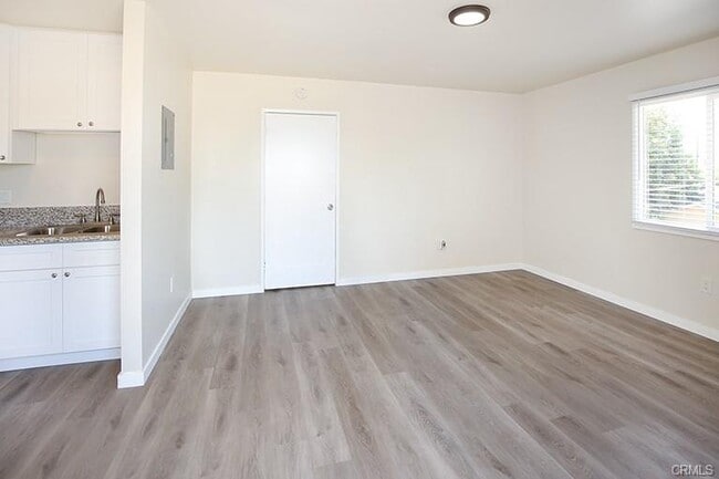 10709 Sherman Pl in Sun Valley, CA - Building Photo - Building Photo