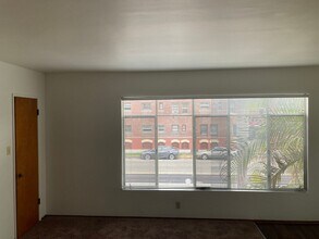 815 Pacific Ave in Long Beach, CA - Building Photo - Building Photo