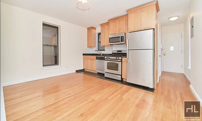 275 Mott St in New York, NY - Building Photo - Building Photo