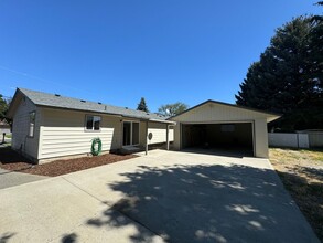 100 E 17th Ave in Ellensburg, WA - Building Photo - Building Photo